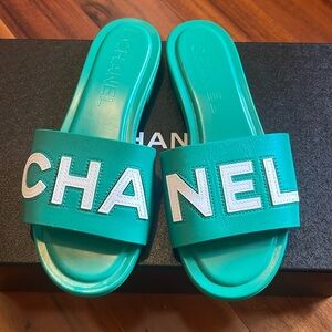 Chanel Mules Calfskin Green and White